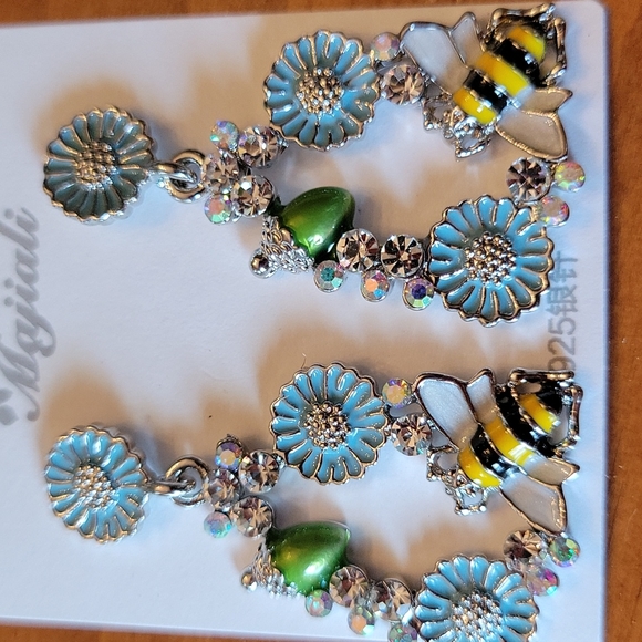 Glitzy Glam Honeybee and Cornflower Drop Dangle Earrings - Picture 5 of 6